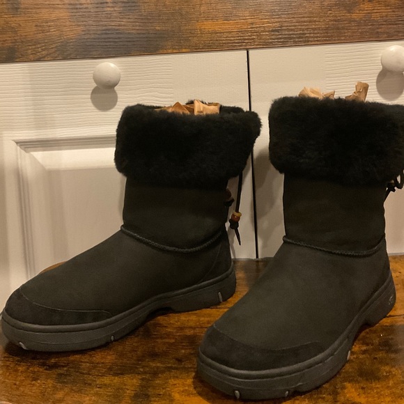 Black Ultimate Bind Short Ugg Boots - Picture 6 of 7